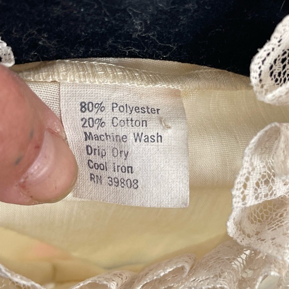 Vintage Blouse Ruffles And Lace Short Sleeve Button Up EUC Size L - Picture 6 of 6